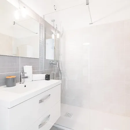 Апартаменты Extraordinary Sea View - 1 Bdr With Ac Вильфранш-сюр-Мер