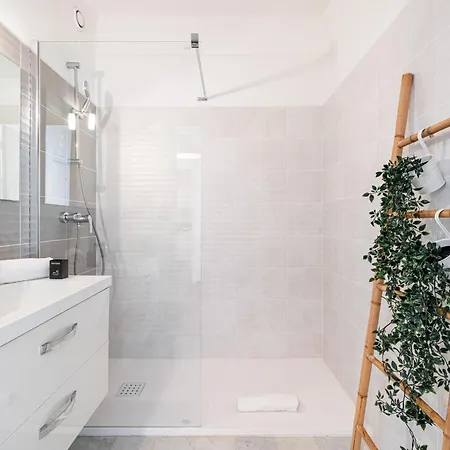 Апартаменты Extraordinary Sea View - 1 Bdr With Ac